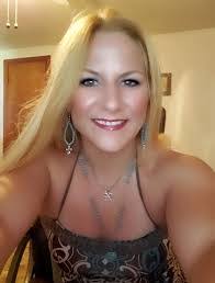 Carolyn Hammack's Instagram, Twitter & Facebook