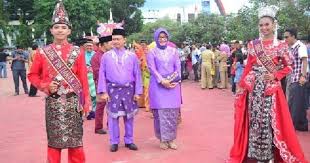 King baba terbuat dari bahan. 5 Pakaian Adat Khas Kalimantan Barat Borneo Id