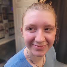 Fresh #eyebrowpiercing to finish off the night ✨️ ***Left eyebrow piercing  not done by us*** The left eyebrow pictured was performed at a different  studio yesterday, too low and far off the