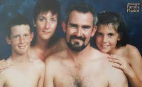 Family Portrait Awkwardfamilyphotos Com Funny Family Portraits Awkward Family Photos Awkward Family Portraits