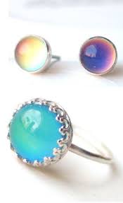 They based off of your body temperature, changing the colors. Mood Jewelry 3 Changes Colors Just Like A Mood Ring From When You Were A Kid Mood Jewelry Pretty Jewellery Jewelry