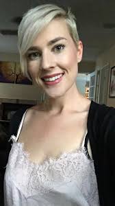 Dupe lipstick color complimented by a doctor