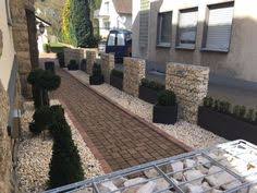 Hauseingang Mit Gabionen Gestaltet Abgrenzung Des Grundstucks Gabionen Gabionenzaun Garten Terrasse