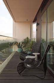 Apalagi umumnya bagian lantai 2 dari sebuah rumah umumnya akan lebih mudah terpapar sinar matahari. 20 Inspirasi Desain Balkon Minimalis Terbaru Mudah Banget Ditiru Rumah123 Com