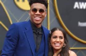 Giannis sina ugo antetokounmpo (/ˈjɑːnɪs ˈɑːntɛtəˈkuːmpoʊ/ greek: Giannis Antetokounmpo Quotes About Warriors Qualities