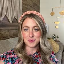 Lacey Elmore's Instagram, Twitter & Facebook