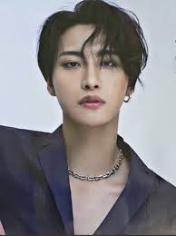 in honor of SEONGHWA & his first runway walk, i found some of my favorite  serves by him.