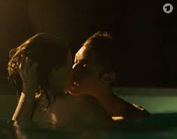 Seit 2016 ermittelt karin hanczewski im tatort aus dresden. Tatort Dresden Karin Hanczewski Nackt Im Pool Mopo De