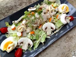 Salade De Poisson Et Surimi Sauce Aneth Et Miel Recipe Cobb Salad Food Salad