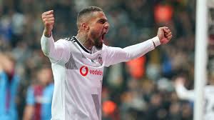 Vapur iskelesiyle deniz müzesi arasında bi telefon kulübesi vardır tesadüf müdür bilinmez hep o telefondan söylenir ilk seni seviyorum lar. Injured Kevin Prince Boateng Hails Epic Besiktas Win At Denizlispor Goal Com