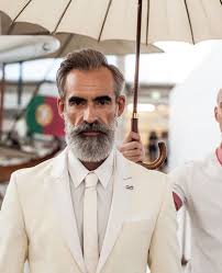 Coupe de cheveux courts à 50 ans : Coiffures Homme De 50 Ans Coiffure Homme 50 Ans Cheveux Courts Barbe Cheveux En Bataille