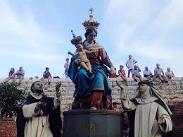 Una preghiera antica, figlia di una storia di conversione e devozione mariana, che richiama alla recita costante del rosario, sollecitata da papa francesco per questo mese di ottobre. Il Miracolo Della Madonna Di Comitato Festa Castro Facebook