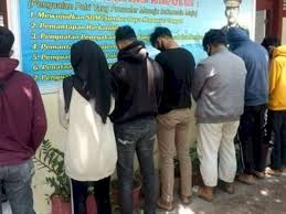 Gadis 16 tahun digilir 17 pria di amuntai, polres hsu sudah amankan 10 tersangka. 7 Pemerkosa Bergilir Mahasiswi Di Makassar Yang Satu Seorang Perempuan Kok Bisa Indozone Id