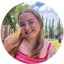 Alana Little's Instagram, Twitter & Facebook