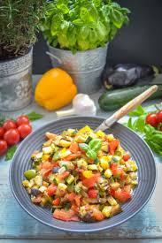 Ratatouille Rezept Einfach Original Franzosisches Gemuse Rezept In 2020 Ratatouille Rezept Mediterrane Rezepte Leckere Vegetarische Gerichte