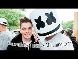 Christopher comstock's dotcom moniker took a backseat to marshmello in 2015, when he shifted gears and gained early support from skrillex on his new project. Christopher Comstock Dotcom Marshmello Un Dj 3 Caras
