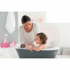 Aujourd'hui, nous allons jouer avec un poupon nageur corolle bébé bain de la collection mon premier. Corolle Corolle Mon Premier Poupon Bebe Bath Alyzee Baby Doll