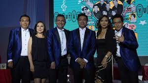 El tema 17 años interpretado por los angeles azules pertenece a su disco cómo te voy a olvidar. Ryfbdifnwp2s M