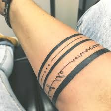 29 Bedeutende Armband Tattoos Bedeutungen Und Designs 2019 Tattoos Tattoos Armband Bedeutende Bedeutunge Armband Tattoos Tattoos Ganzarm Tattoos