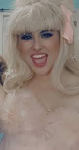 Lauren Thrower's Instagram, Twitter & Facebook