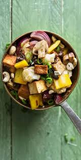 In Der Buddha Bowl Knackiges Gemuse Rezept Hellofresh Rezept Tofu Rezepte Geraucherter Tofu Rezepte