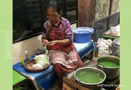 Resep klepon tepung beras empuk enak | resepsimbok resep klepon tepung beras enak dan mantap | resepku.me 2.316 resep. Sejarah Klepon Heboh Klepon Tidak Islami Intip Fakta Dan Cara Membuat Jajanan Pasar Ini