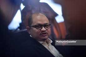 Yb datuk seri shamsul iskandar @ yusre bin hj mohd akin (lahir 29 disember 1974) adalah ahli politik malaysia berbangsa melayu yang merupakan timbalan menteri industri utama dan bekas ketua pemuda parti keadilan rakyat (pkr). Shamsul Iskandar Appointed As Cpa Treasurer