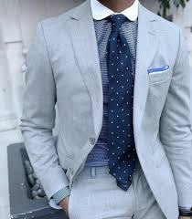 Auch hier gilt die regel, dass der gast dem bräutigam mit seinem outfit nicht die show stehlen darf. Die 20 Besten Bilder Zu Hochzeitsoutfit Mann Anzug Hochzeit Hochzeitsanzug Manner Anzug