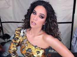 Για άλλη μια κυριακή ανέβασε την θερμοκρασία η κατερίνα στικούδη, στο σόου του ant1, your face sounds familiar. Egkyos H Katerina Stikoydh H Antidrash Ths Poy Pyrodothse Tis Fhmes