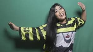 Nama boiyen sempat melejit setelah mengeluarkan hits bertajuk cintaku lowbat yang banyak diputar di berbagai media. Kronologi Meninggalnya Kakak Boiyen Karena Tertabrak Kereta Di Pintu Perlintasan Showbiz Liputan6 Com