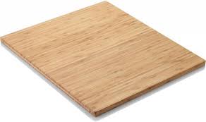 This monogram cutting board is simple to make & adds the perfect touch to kitchen decor! Cutting Boards Johnson Mertz