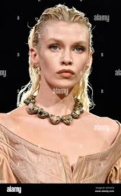 Model Stella Maxwell walking