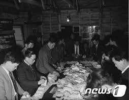 Check spelling or type a new query. 1952ë…„ ë¶€ì‚°ì‹œì²­ì—ì„œ ì§€ë°©ì„ ê±° ê°œí'œ ìž'ì—… ë‰´ìŠ¤1