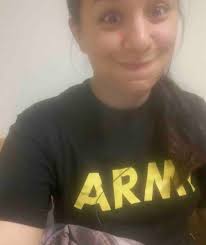 Deja atrás a una hermosa hija"; Asesinan a mujer soldado, sospechan de su  esposo (+fotos)