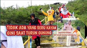 Hal tersebut berdasarkan pada data tiketing yang telah dikeluarkan loket tiket masuk kawasan cipanas. Wisata Ke Kawah Gunung Galunggung Tasikmalaya 2021 Serunya Naik Tangga Liburan Tasik Part 2 Youtube