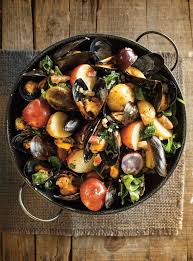 Casserole De Moules Et De Pommes De Terre Ricardo Recipe Ricardo Recipe Shellfish Recipes Potato Casserole