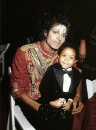 Pin By Koushiki On Micheal Jackson Michael Jackson Thriller Photos Of Michael Jackson Michael Jackson Pics