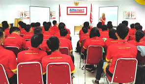 Dari situ, bagian rekrutmen mencari calon karyawan yang tepat. Alfamart