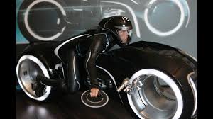 O legado maquillage phosphorescent tron light cycle tron bike futuristic motorcycle retro motorcycle motorcycle design. Sam Flynn With Light Cycle Tron Legacy Hot Toys Review Youtube