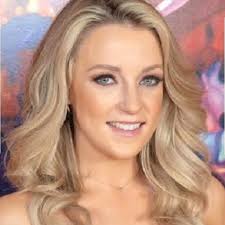 Outspoken comedian with long hair. Former Pornstar To Standup Comedy Building An Online Fanbase