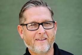 Scott Hendrix's Instagram, Twitter & Facebook