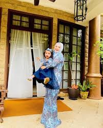 Rumah ini adalah antara kediaman termewah dikawasan tersebut dan boleh diumpamakan sebuah mahligai dan bukannya rumah biasa. Pernah Tunjuk Anu Di Depan Rumah Datuk Siti Lelaki Ini Muncul Sekali Lagi Menjerit2 Depan Rumah Kini Airnws