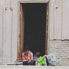 أخوة من إحدى النوافذ المطلة على شارع المعز القاهرة مصر تصويري صورة Cairo Egypt Everyday Everydayegypt Eveeydayeverywhere Everydaycairo Travel Trav