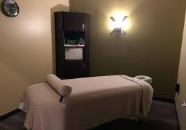 With two locations in birmingham and bloomfield hills, we've recently just moved into a beautiful facility off 223 n eton st. Birmingham Mi Massageluxe