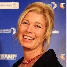 Leanne Wills's Instagram, Twitter & Facebook