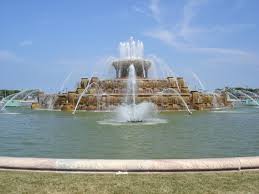 Buckingham fountain is a chicago landmark in the center of grant park. Famous Fountains