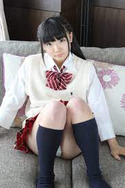 和泉ひよりの四つん這いな制服パンチラがエロい | 女子校生制服マニアックス