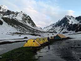 Among Mighty Mountains Amp Rivers Shea Goru Campsite 12864 Ft Hampta Pass Trek In India Camping And Hiking Camping Locations Best Camping Gear