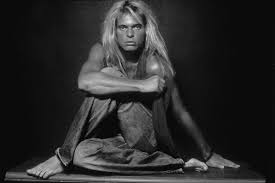He made his 38 million dollar fortune with van halen, diamond dave, strummin' with the devil: David Lee Roth Talks About The Women Of His Life Playadelnacho