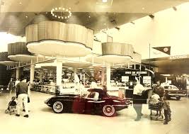 Located at the intersection of highway 401 and allen road, it opened in 1964 as the largest enclosed shopping mall in the world. Amazing Story Of Yorkdale Plaza Toronto Historic Toronto